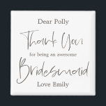 Íman Elegante Arty Script Obrigado Bridesmaid Gift<br><div class="desc">Diga obrigados no estilo contemporâneo com este design tipográfico com Obrigado e Bridesmaid no roteiro set na moda em marrom mais escuro. O resto do texto pode ser facilmente personalizado.</div>