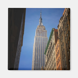 Íman Empire State Building contra o céu, NYC