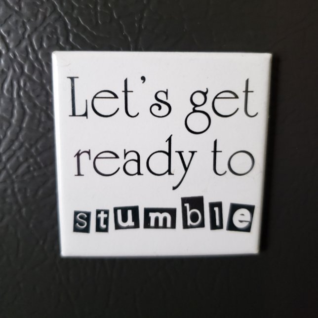 Íman Engraçado diz piada de presentes de bebendo imãs d (Criador carregado)