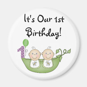 Íman Ervilhas dos gêmeos em um primeiro aniversário d