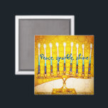 Íman Escuro Amarelo da Paz Shine Script Hanukkah Menora<br><div class="desc">"Paz, brilho." Uma fotografia de perto de uma menorah brilhante, colorida, amarela e dourada artística ajuda-o a lançar no estilo as férias de Chanucá. Sinta o calor e a alegria da temporada de férias sempre que você usa este brilhante e colorido ímã Chanucá. Cartões de correspondência, postagens, adesivos, travesseiros, utensílios...</div>