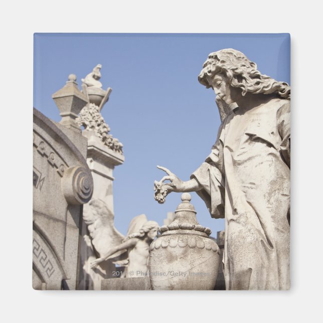 Íman Estátua de Ângulo Fechada no Cemitério La Recoleta (Frente)