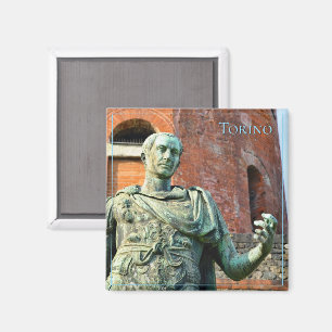 Íman Estátua de romano na frente ou ruínas antigas