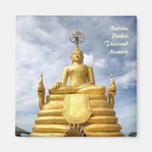 Íman Estátua dourada de Buddha no monte em Phuket