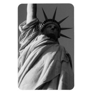 Íman estátua preto e branco da liberdade