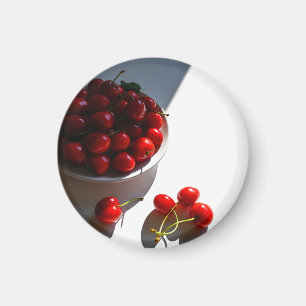 Íman Estética ainda vive com cerejas maduras em branco