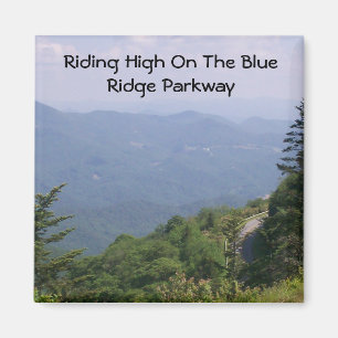 Íman Estrada azul do Parkway de Ridge com montanhas