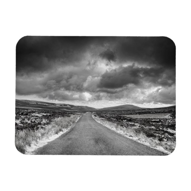 Íman Estrada em Rainstorm (Horizontal)