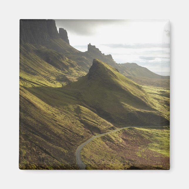 Íman Estrada subindo O Quiraing, Ilha de Skye, (Frente)