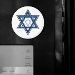 Íman Estrela de Davi | Clássico Azul Moderno Minimalist<br><div class="desc">O mínimo clássico Bar azul/Bat Mitzvah e a moderna Estrela de David de Chanucá contra um fundo branco cria um elegante e sofisticado design. Para obter outras cores de coordenação ou produtos correspondentes,  visite justFharryn em Zazzle.com. Todos os direitos reservados. #zazzlemade</div>