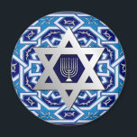 Íman Estrela Prateada de David e Menorah Hamukkah<br><div class="desc">Chanucá,  Rosh Hashanah,  Passover,  Feriado Judeu ou Celebração Silver Star de David e Menorah design Gift Magnets. Cartões e presentes disponíveis na Categoria Feriados Judeus / Hanukkah da nossa loja.</div>