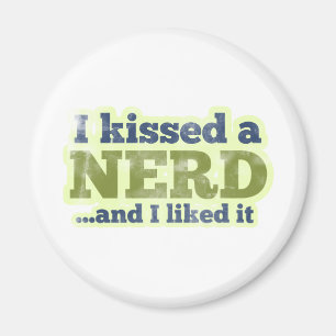 Íman Eu beijei um Nerd e gostei dele