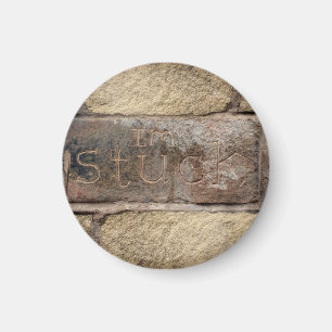 Íman "Eu sou colado" um outro tijolo na parede