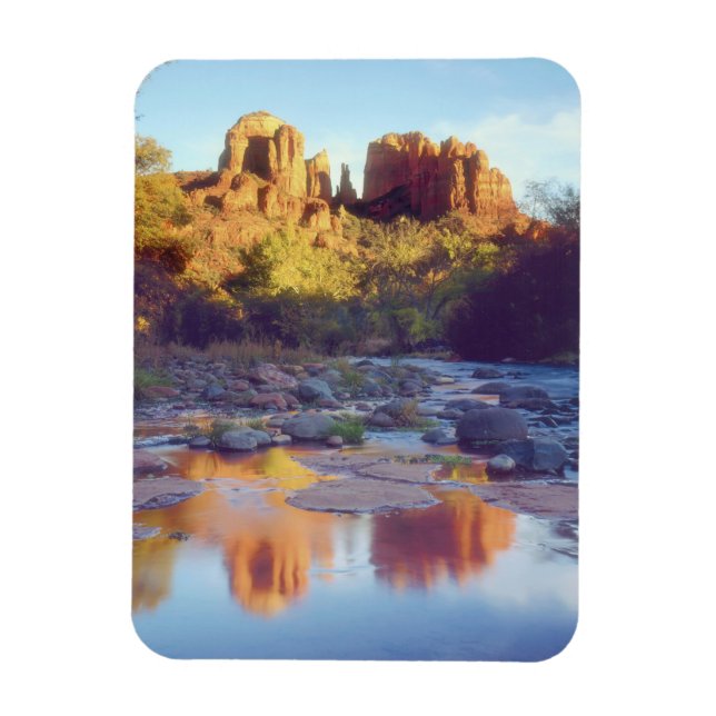 Íman EUA, Arizona, Sedona. Cathedral Rock refletindo (Vertical)