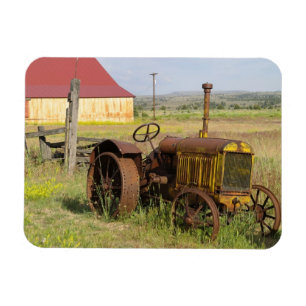 Íman EUA, Oregon, Shaniko. Trator vintage enferrujado e