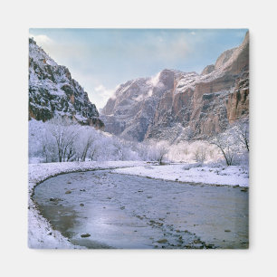 Íman EUA, Utah, Zion NP. Neve fresca cobre o canyon