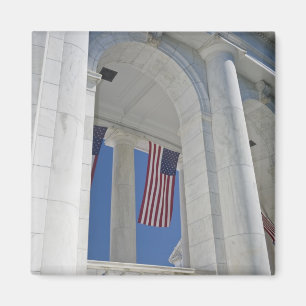 Íman EUA, VA, Arlington. Bandeiras americanas estão pen