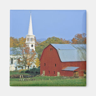 Íman EUA, Vermont, Peacham. Um celeiro vermelho e branc