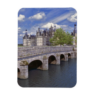 Íman Europa, França, Chambord. Uma ponte de pedra leva