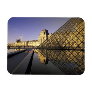 Íman Europa, França, Paris. Le Louvre e vidro