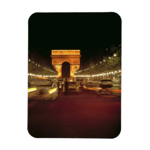 Íman Europa, França, Paris. Tráfego noturno intenso