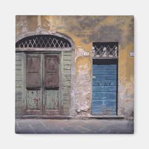 Íman Europa, Itália, Lucca. Essas velhas portas adicion