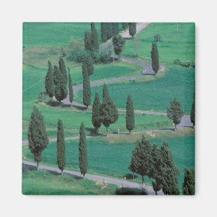 Íman Europa, Itália, Toscana. Estrada sinuosa perto