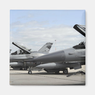 Íman F-16 Falcões de Luta aguardam o lançamento