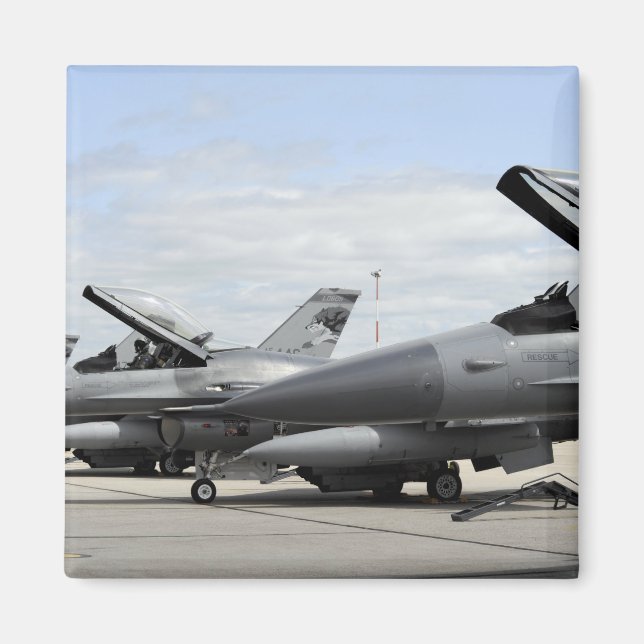 Íman F-16 Falcões de Luta aguardam o lançamento (Frente)