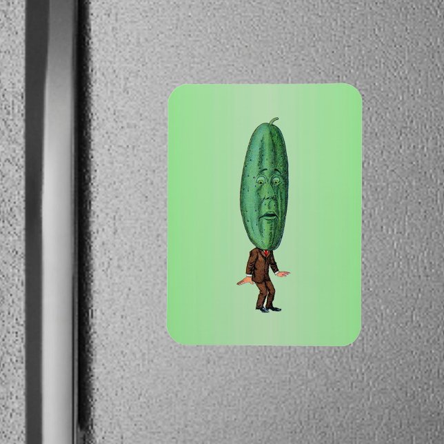 Íman Fantasy Pickle Man Brown Suit (Funny man in suit big green pickle head with face on green rectangular magnet.)