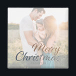 Íman Faux Silver e Dourada Foto Personalizada<br><div class="desc">Decorre sua geladeira e a cozinha de seus amigos e familiares este Natal com sua linda foto do seu casamento, foto da família, nascimento ou foto sua. Para obter melhores resultados, use uma foto quadrada. Foto falsa de prata e dourada e seu nome de ímã personalizado. Veja nossa coleção de...</div>