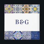 Íman Favor de Casamento de Azulejos Portugueses do Medi<br><div class="desc">Um moderno, mas rústico, design de casamento do padrão dos azulejos portugueses mediterrânicos. Um design temático mediterrânico colorido que usa diferentes designs de azulejo para criar um elegante design de casamento de verão. Um charmoso português, italiano e espanhol influenciou o design de azulejo do Mediterrâneo usando a tipografia da escrita...</div>