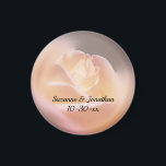 Íman Favor de Casamento de Rosa Amarelo Suave<br><div class="desc">Rosa macia e amarelo-sonolento com realces cor-de-rosa, salve a data do anúncio do casamento ou favoreça o imã do refrigerador. Preencha suas informações no modelo. Faça mais alterações no tamanho, estilo e cor do texto e da fonte, clicando em Personalizar. Esta imagem está disponível em muitos produtos da minha galeria....</div>