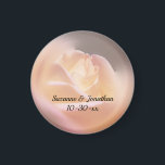 Íman Favor de Casamento de Rosa Amarelo Suave<br><div class="desc">Rosa macia e amarelo-sonolento com realces cor-de-rosa, salve a data do anúncio do casamento ou favoreça o imã do refrigerador. Preencha suas informações no modelo. Faça mais alterações no tamanho, estilo e cor do texto e da fonte, clicando em Personalizar. Esta imagem está disponível em muitos produtos da minha galeria....</div>