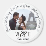 Íman Favoritos de Casamento de Imã de geladeira de Text<br><div class="desc">Favoritos de casamento da Imã de geladeira Foto personalizada, impressa, personalizada DELICATE HANDWRITING HANDESCRITA modelo ROUND. Modelo personalizado na frente da imã de geladeira fotográfica, disponível em 3 tamanhos: 1, 25", 2, 25" e 3" de diâmetro. TEXTO SUPERIOR - declaração de casamento principal. Substitua a IMAGEM pelo seu casal de...</div>