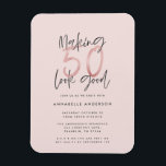 Íman Fazer 50 parece bom aniversário brilhante cor-de-r<br><div class="desc">Fazer 50 parece um bom convite de aniversário brilhante. Texto de script moderno monocromático design. Parte de uma coleção.</div>