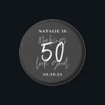 Íman Fazer 50 parece bom aniversário personalizado<br><div class="desc">Fazer 50 parece um presente de aniversário personalizado tipográfico de idade. A vida começa aos cinquenta anos, mostre quão feliz você está em suas anos 50 com este design, ideal para uma festa de aniversário ou um fim de semana de celebração. Faça dele uma festa para se lembrar com a...</div>