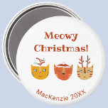 Íman Feliz Cat Personalizado Natal<br><div class="desc">Um monte de gatos bonitos e divertidos em chapéus e acessórios de férias de inverno para fazer você sorrir. Altere a saudação,  o nome e o ano para personalizar. Arte original de Nic Squirrell.</div>