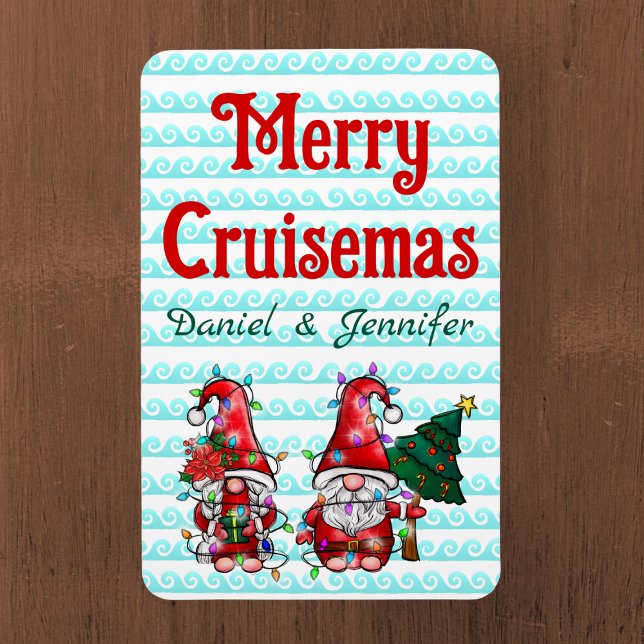 Íman Feliz Cruisemas Gnomos Portas do Cruzeiro de Natal (Custom Christmas Cruise Door Magnet with cute gnome couple and Merry Cruisemas)
