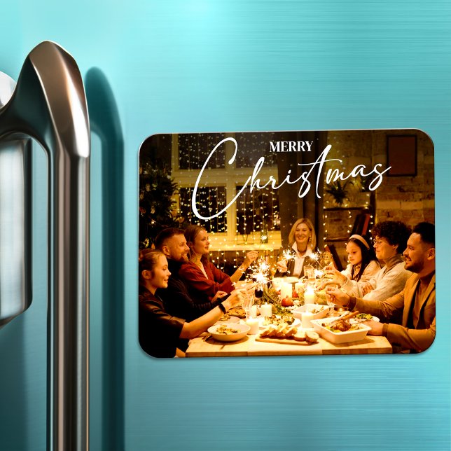 Íman Feliz Natal 2023 Feriado de Foto Moderno Elegante (Merry Christmas Family Dinner | Festive Photo Magnet | Custom Magnet for Fridge)