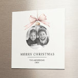 Íman Feliz Natal Personalizado com Foto<br><div class="desc">Comemore a temporada de festas com um toque de personalização usando este Feliz Natal Personalizado com o Magneto de presentes de fotos. Perfeito por dar ou adicionar charme festivo ao seu próprio espaço, este ímã permite-lhe personalizá-lo com uma foto e um nome queridos, criando um nome único para a família...</div>