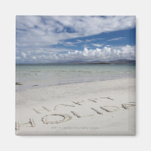Íman Feriado feliz escrito na praia de Eilogarry