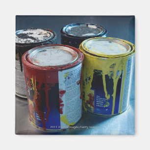 Íman Fim-acima de quatro latas da pintura