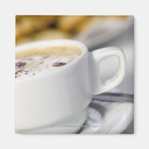 Íman Fim-acima de uma chávena de café
