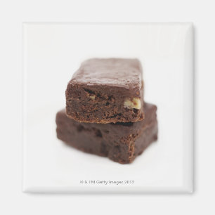 Íman Fim-acima de uma pilha de duas brownies do