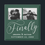Íman Finalmente Casamento Minimalista 2 Foto Salvar Dat<br><div class="desc">Valeu a pena esperar e agora você está finalmente pronto para enviar suas datas de salvamento! Esses casamento minimalistas, exceto a data em que ímanes são perfeitamente simples, mas super modernos. Personalize facilmente o design, adicionando suas próprias fotos, nomes e data de casamento. Itens correspondentes podem ser encontrados na coleção....</div>