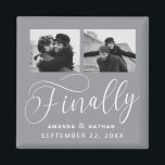 Íman Finalmente Casamento Minimalista 2 Foto Salvar Dat<br><div class="desc">Valeu a pena esperar e agora você está finalmente pronto para enviar suas datas de salvamento! Esses casamento minimalistas, exceto a data em que ímanes são perfeitamente simples, mas super modernos. Personalize facilmente o design, adicionando suas próprias fotos, nomes e data de casamento. Itens correspondentes podem ser encontrados na coleção....</div>