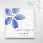 Íman Flor de aquarela Salve o ímã de casamento da data<br><div class="desc">Surpreenda seus futuros convidados de casamento com esta imã salve a data elegante e simples. Esta é uma maneira muito criativa de anunciar o seu noivado. Personalize o texto com suas próprias informações. Você pode personalizá-lo ainda mais se quiser alterar a fonte, sua cor ou tamanho. A flor foi pintada...</div>