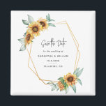 Íman Floral Sunflower Eucalyptus Weding Save The Date<br><div class="desc">Planeje o seu casamento perfeito nesta temporada com nossos cartões salve a data do tema girassol brilhante. Apresentando a floração de girassol e a estrutura geométrica do efeito ouro, este cartão pode ser facilmente personalizado para sua ocasião especial, como um chá de panela, festa de noivado, festa de aniversário, aniversários,...</div>