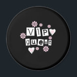 Íman Flores Convidadas VIP<br><div class="desc">Cartões Convidados VIP,  mousepads,  chaveiros e muito mais com texto branco e design de flores em fundo preto.</div>